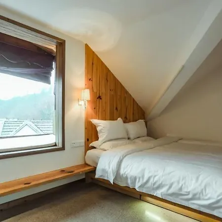 Villa En Emerald Valley, Huangshan Exterior photo
